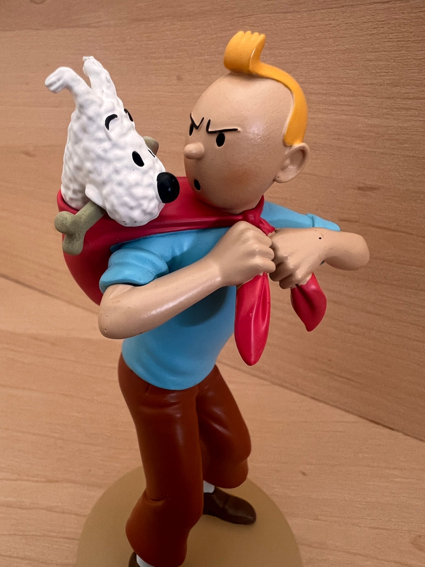 Tintin Brings Back Snowy Resin Figure 12cm Ref. 42194