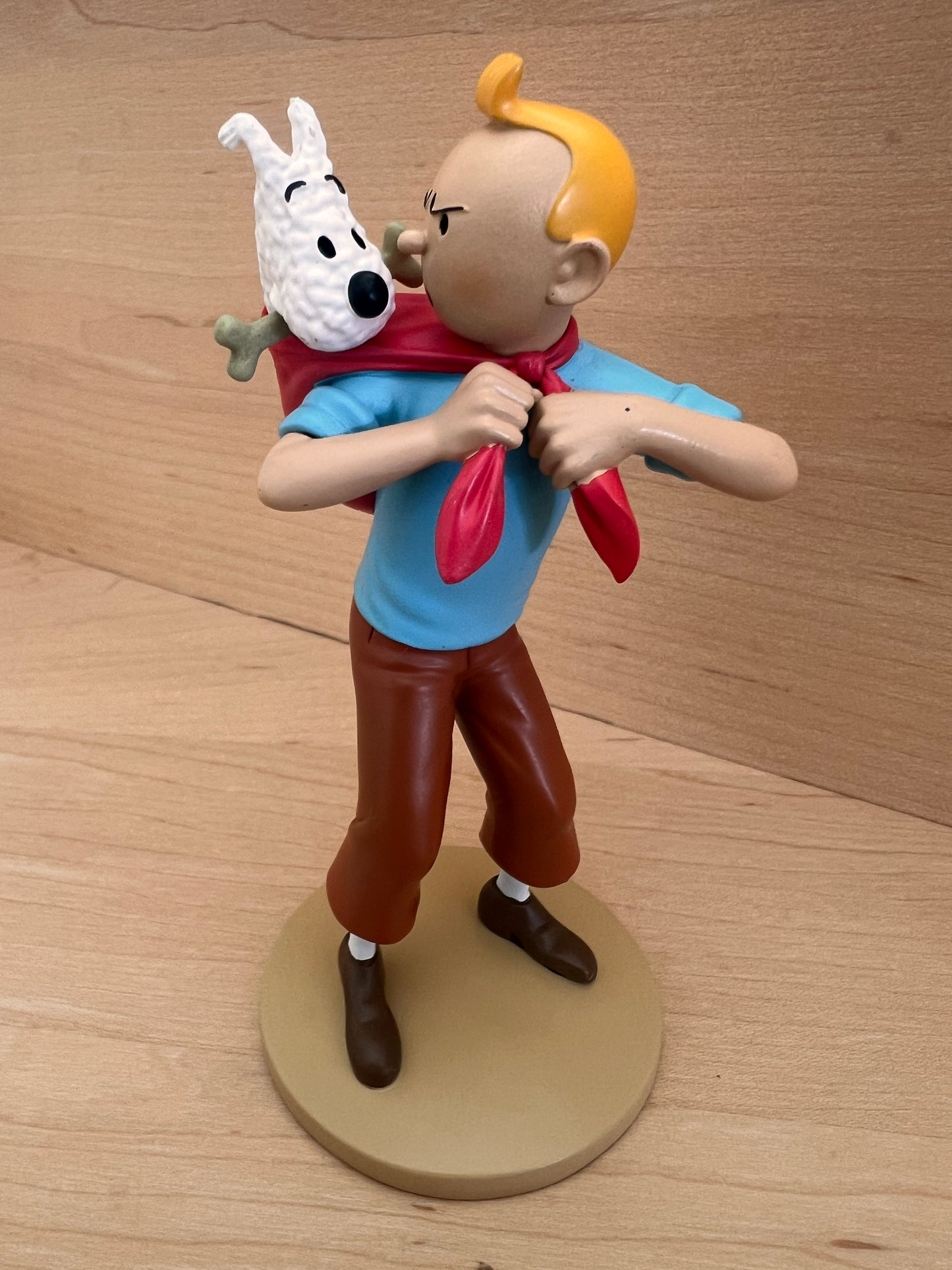 Tintin Brings Back Snowy Resin Figure 12cm Ref. 42194