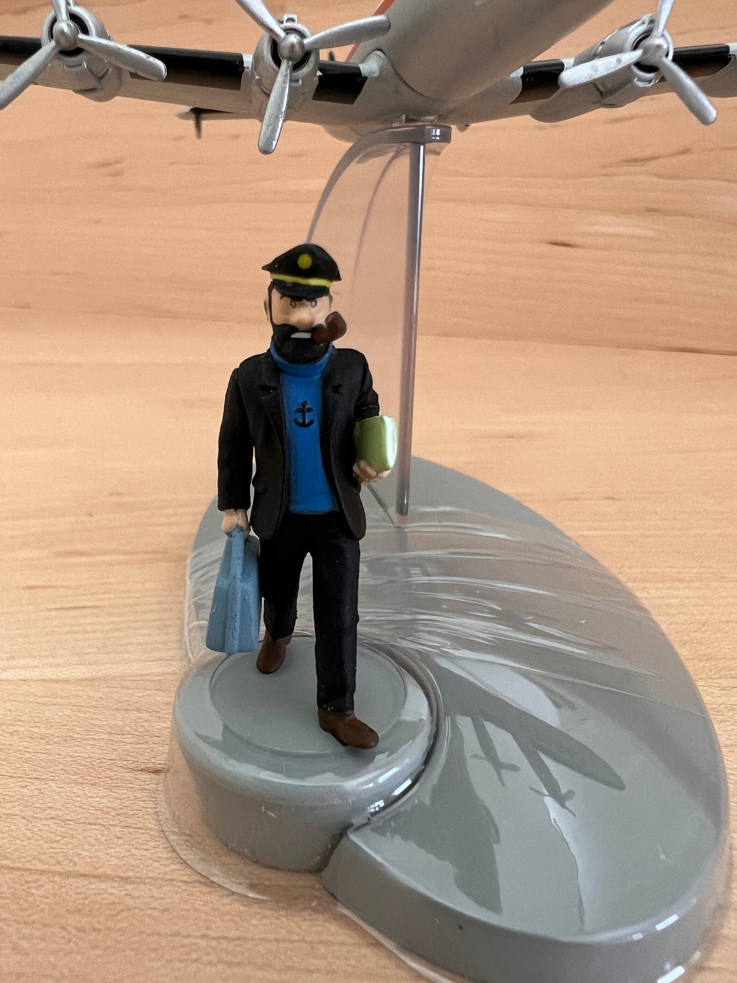Tintin model airplane: Air India Constellation from "Tintin in Tibet" with character figurine, showcasing detailed propellers and fuselage