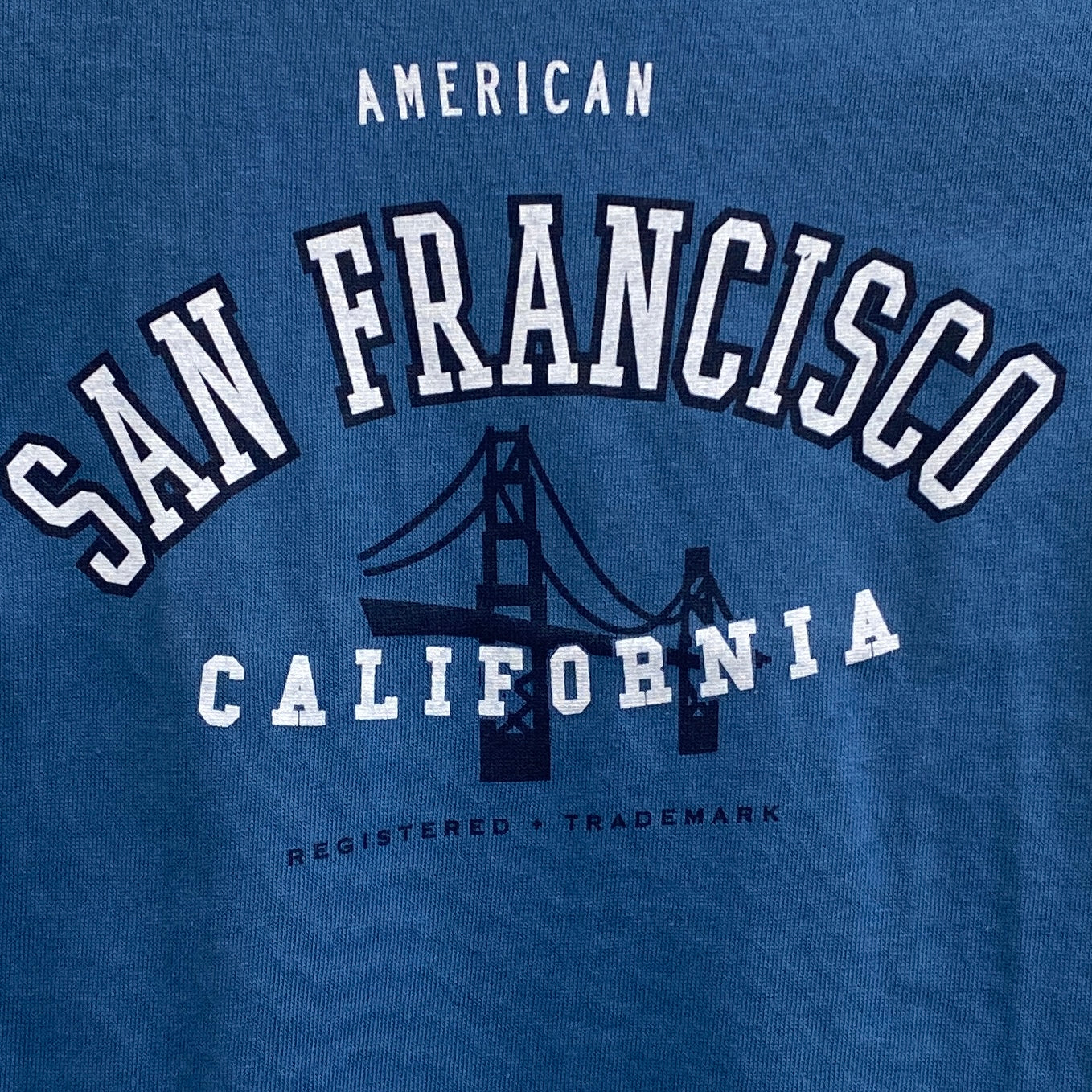 Blue kids' t-shirt with "San Francisco California" and Golden Gate Bridge design, American trademark logo