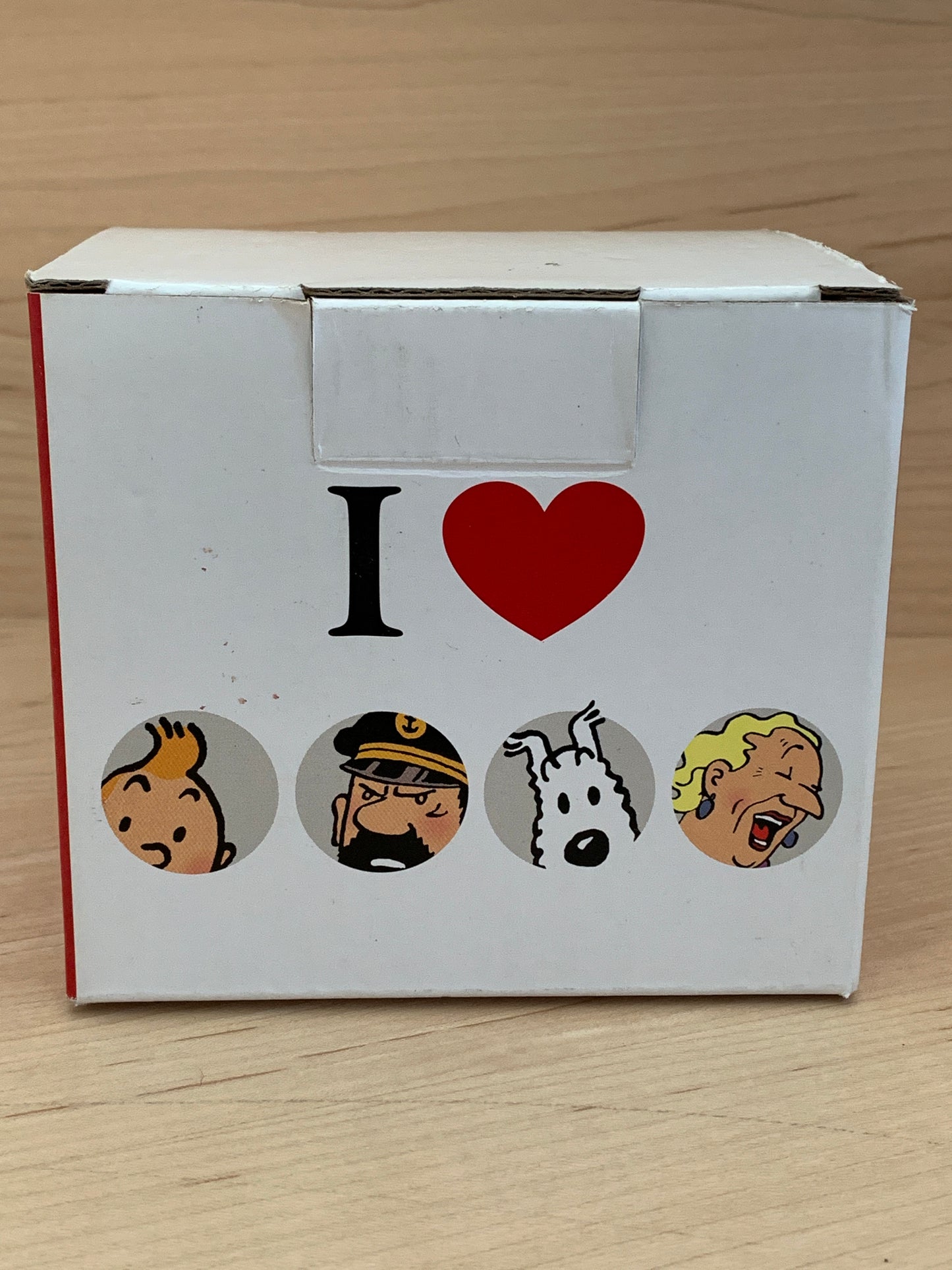 White box for Thompson and Thomson mug with "I heart" design and cartoon character icons, perfect for Tintin fans