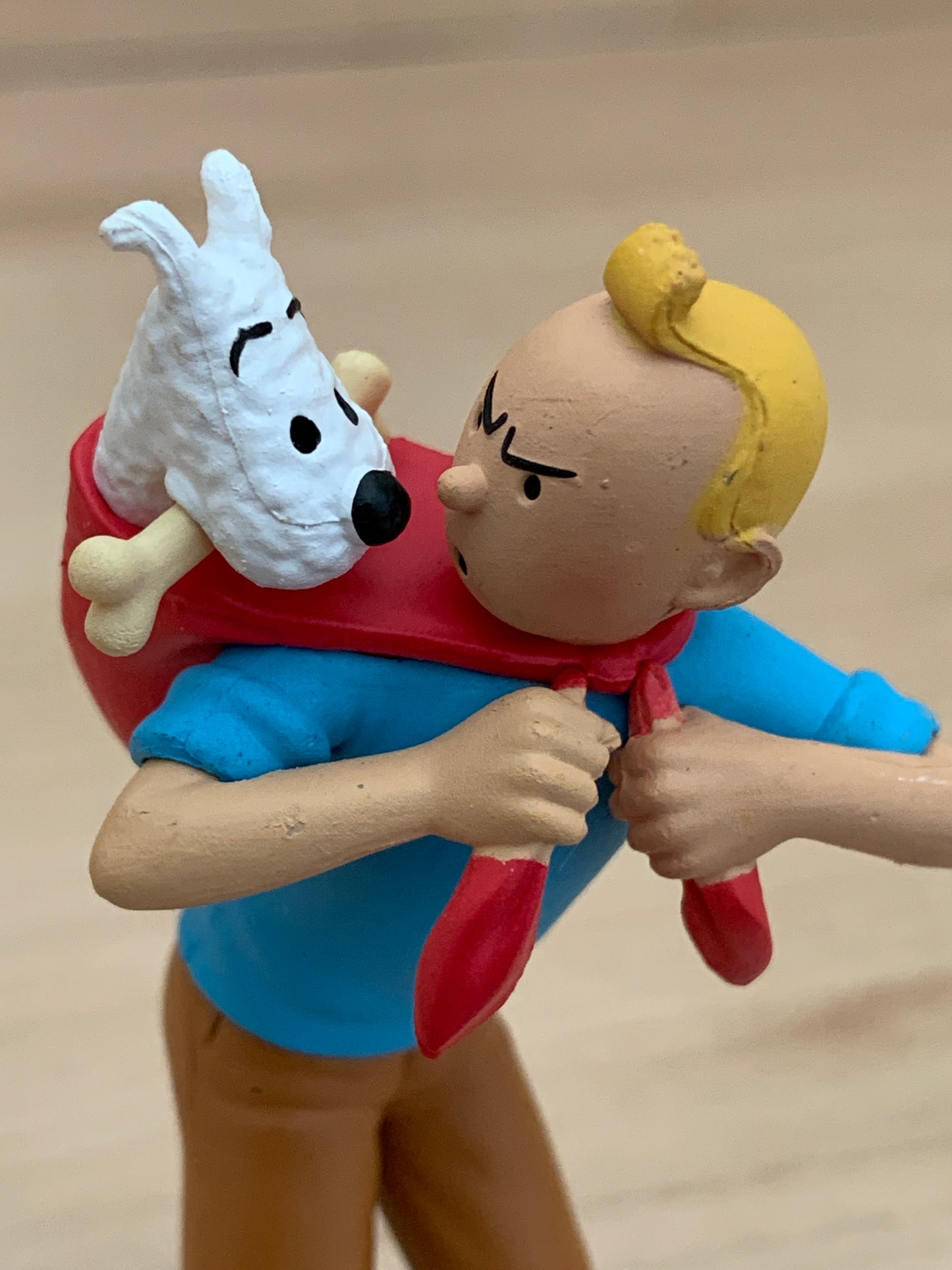 Tintin mini figure carrying Snowy on back, from Prisoners of the Sun adventure, hand-painted PVC collectible