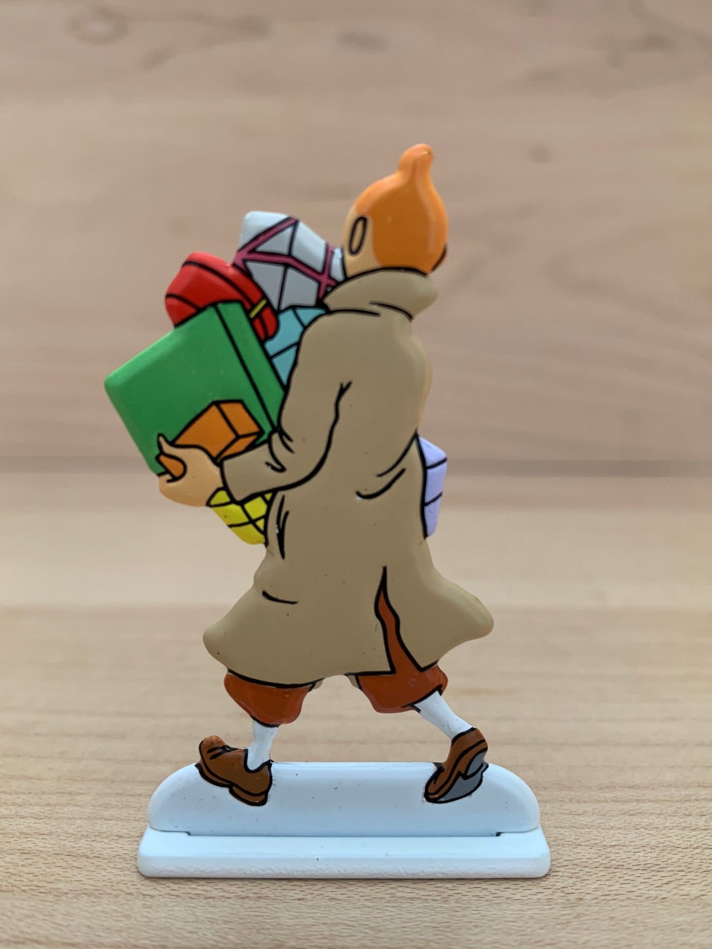 Tintin Christmas metal relief figure carrying colorful presents, hand-painted 5.5cm collectible from Moulinsart 2002
