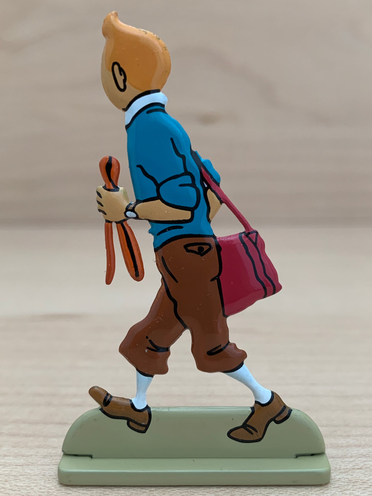 Tintin metal figure from Flight 714 to Sydney, walking with flight bag and serious expression, front and back view