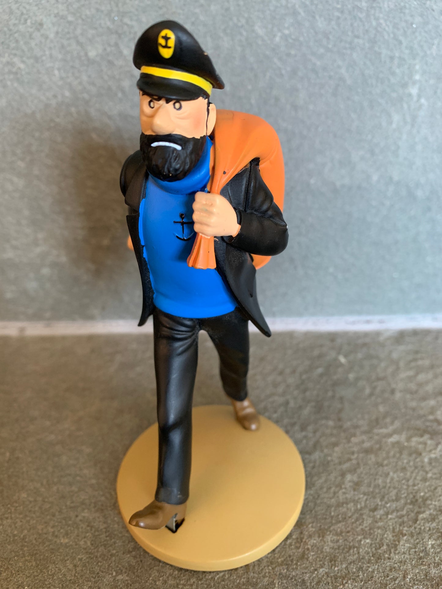 Captain Haddock resin figure, 13.3cm tall, striding pose, wearing captain's hat, blue sweater, black coat, orange scarf on gold base
