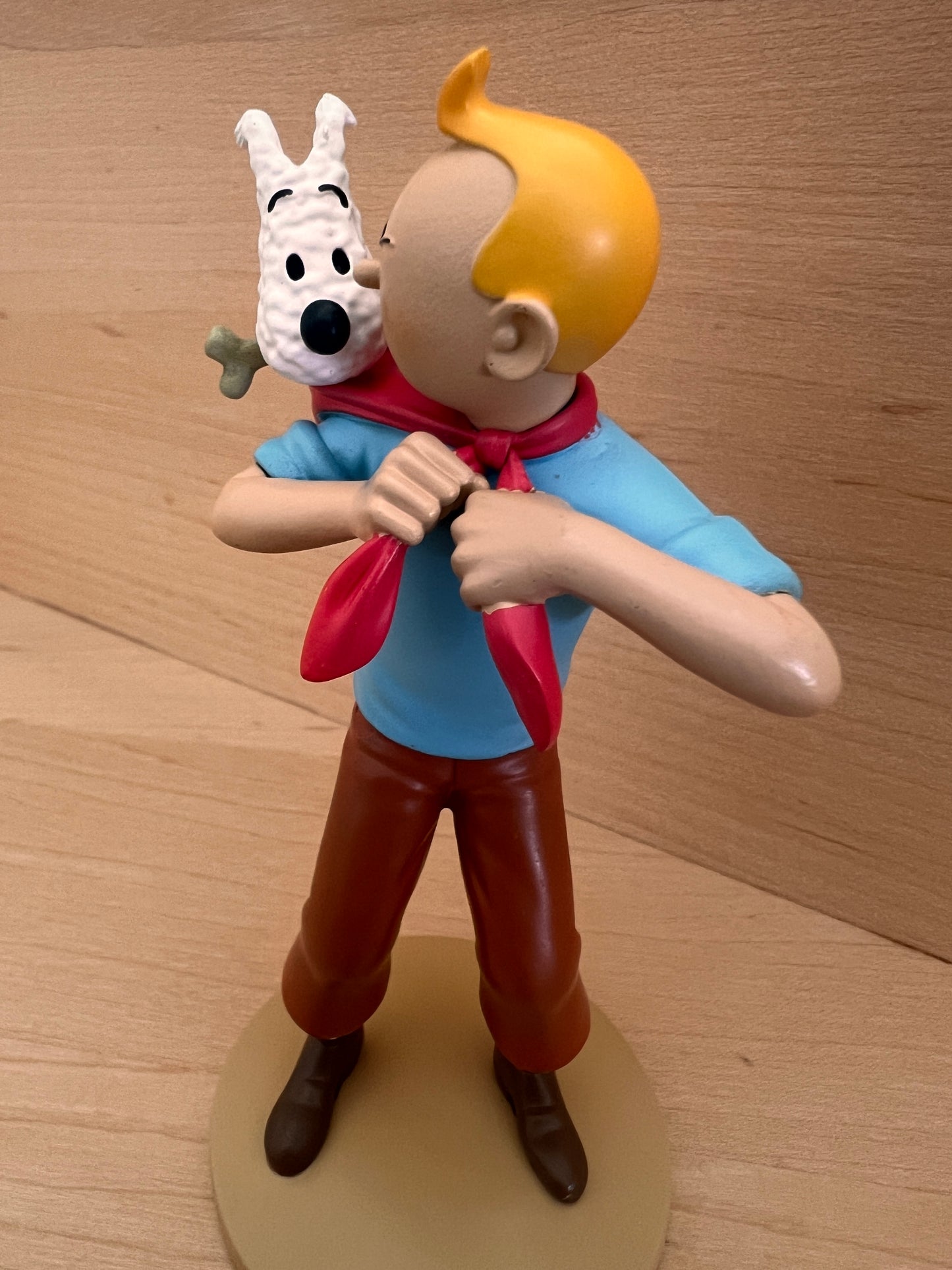 Tintin Brings Back Snowy Resin Figure 12cm Ref. 42194
