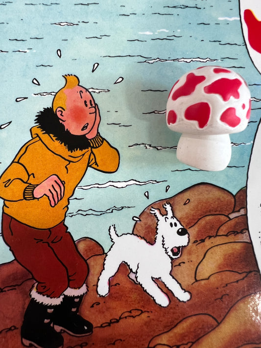 Tintin and Snowy encounter giant mushroom figurine from "The Shooting Star" adventure, showcasing miniature 2.5cm collectible