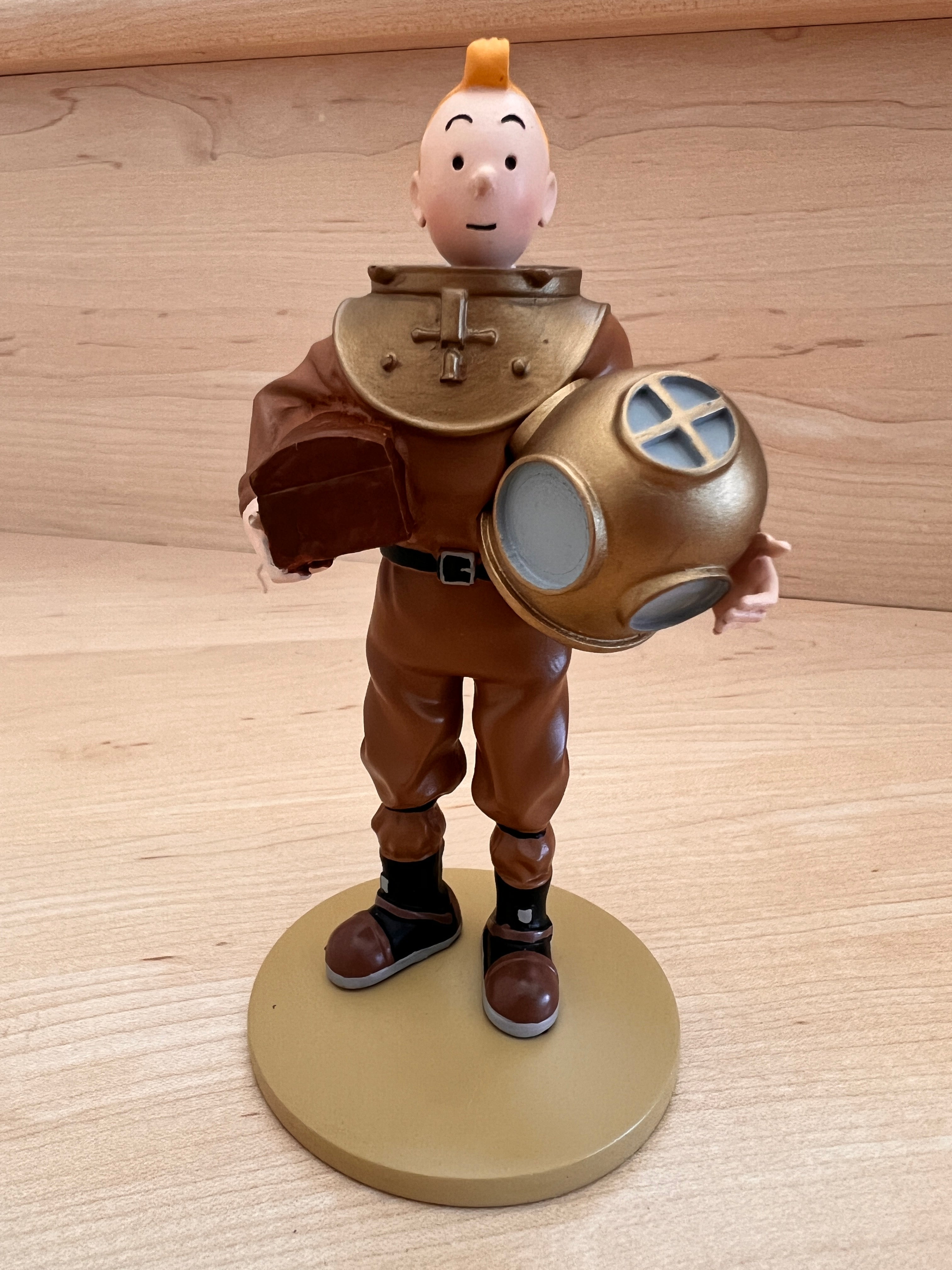 TINTIN フィギュア Tintin_In_Diving_Suit_Resin_Fi