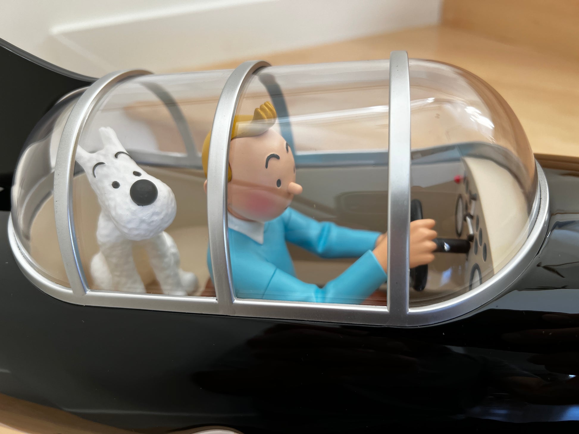 Tintin and Snowy in Shark Submarine cockpit, Red Rackham's Treasure 77cm large scale model, Moulinsart Ref 40029, collectible Tintin figurine detail.